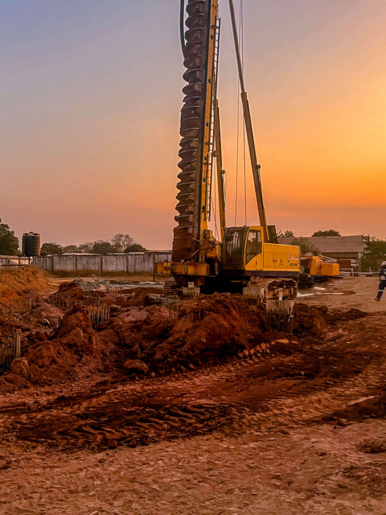 ESTACAS DE FUNDAÇÃO - CONGO